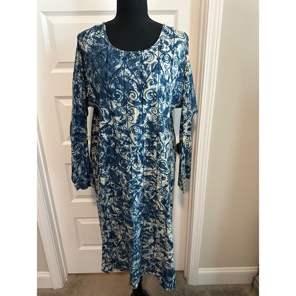Madame Hall Dresses & Skirts - Madame Hall Blue White Batik Scroll Print Midi Dress Long Sleeve Pockets  XL